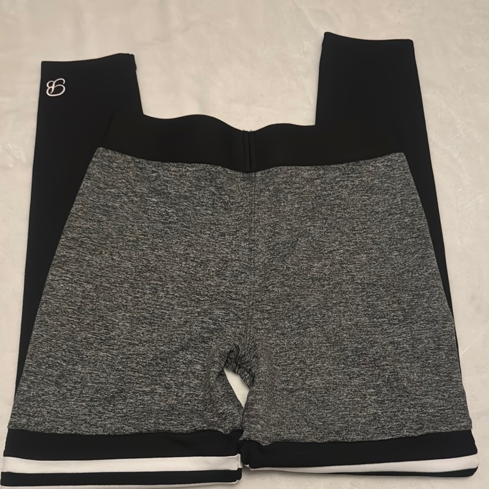 Bombshell Black and Gray Leggings - Picture 4 of 5